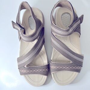 Dr Scholl’s Gel Cushion Women's Gray Sandals  Size 7.5 Velcro Closure